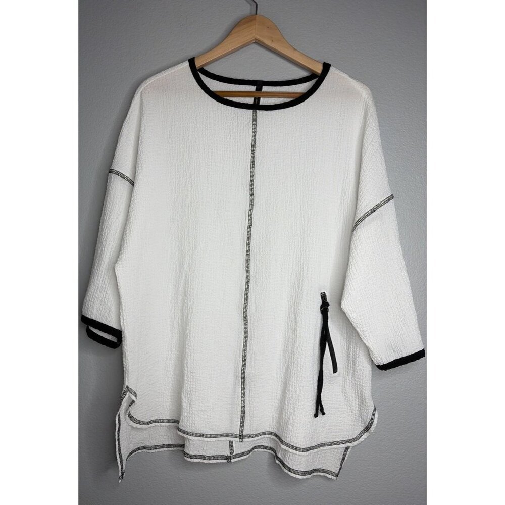IC by Connie K Textured Black White Lagenlook Art To Wear Tunic Top medium